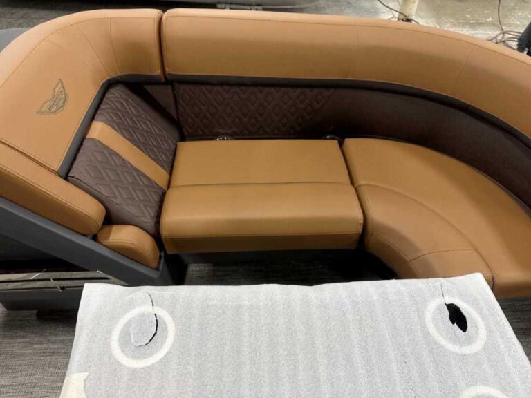 2026 Bennington 22MFB - SPS - Blackout US-ETWC6647J526 [photo 3]